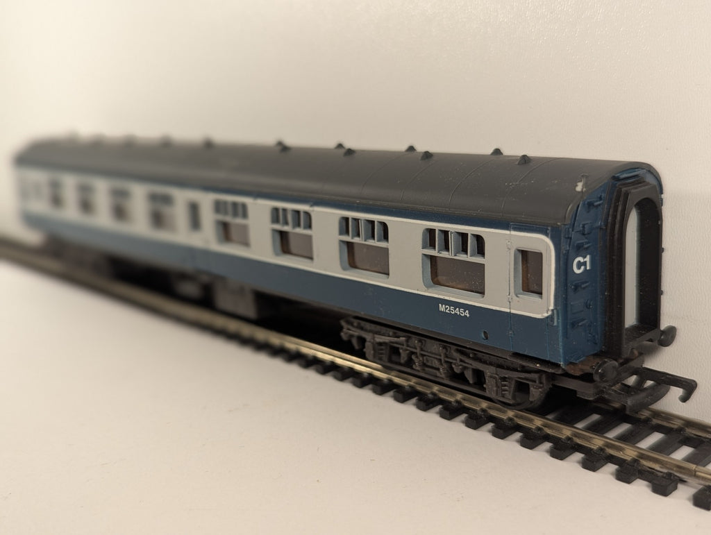 Mainline OO Gauge BR Mk1 SK Second Corridor Passenger Coach M25454