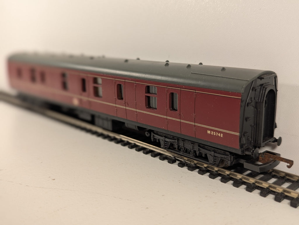 Lima OO Gauge BR Mk1 Full Brake Guards Coach Maroon