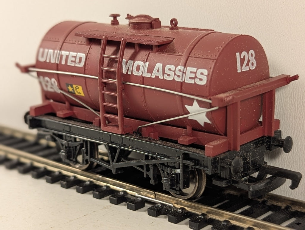 Mainline Railways 37-136 OO Gauge United Molasses Tank Wagon - Boxed