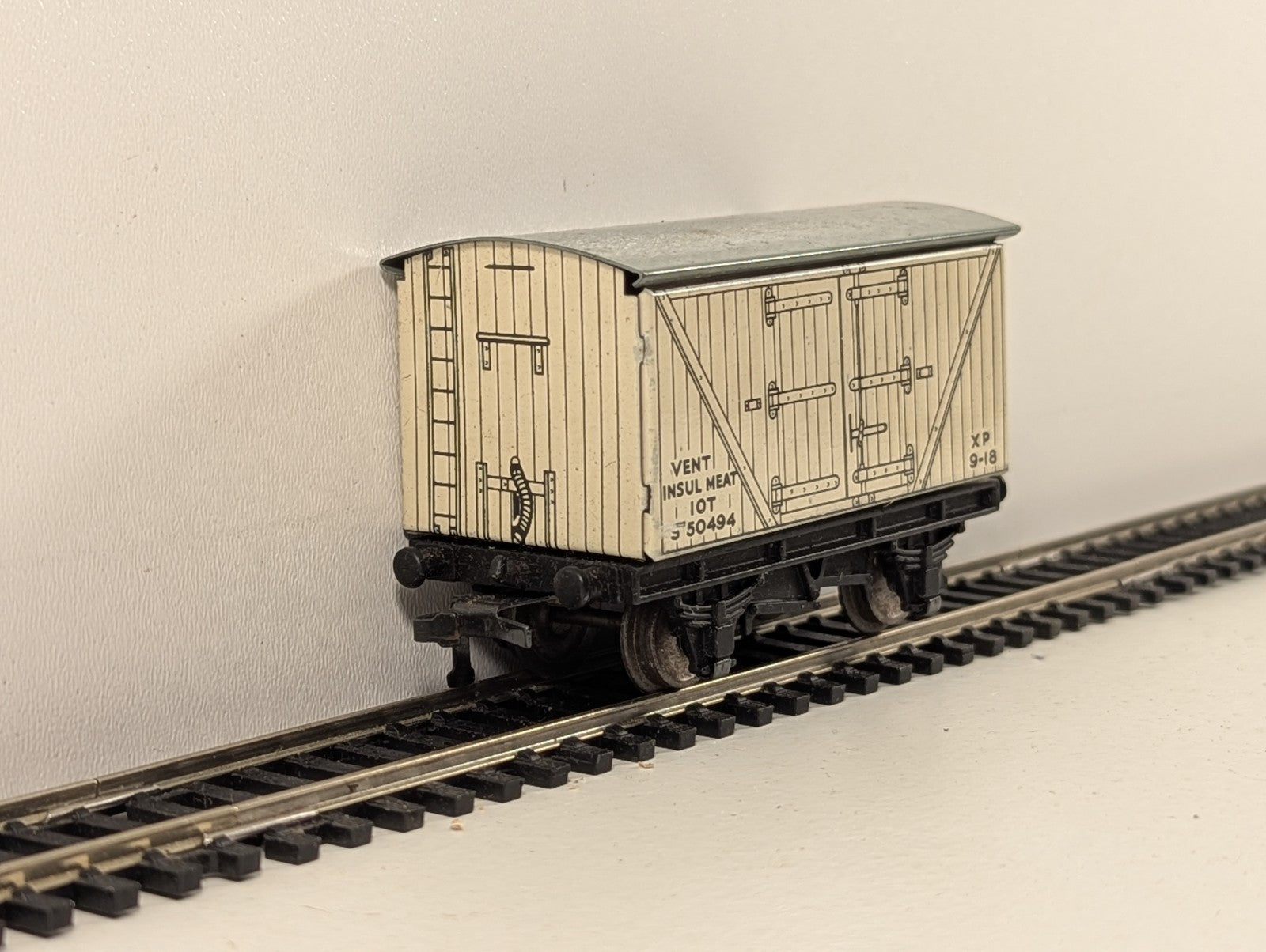 Hornby Dublo 32065 OO Gauge White D1 Meat Van - Boxed