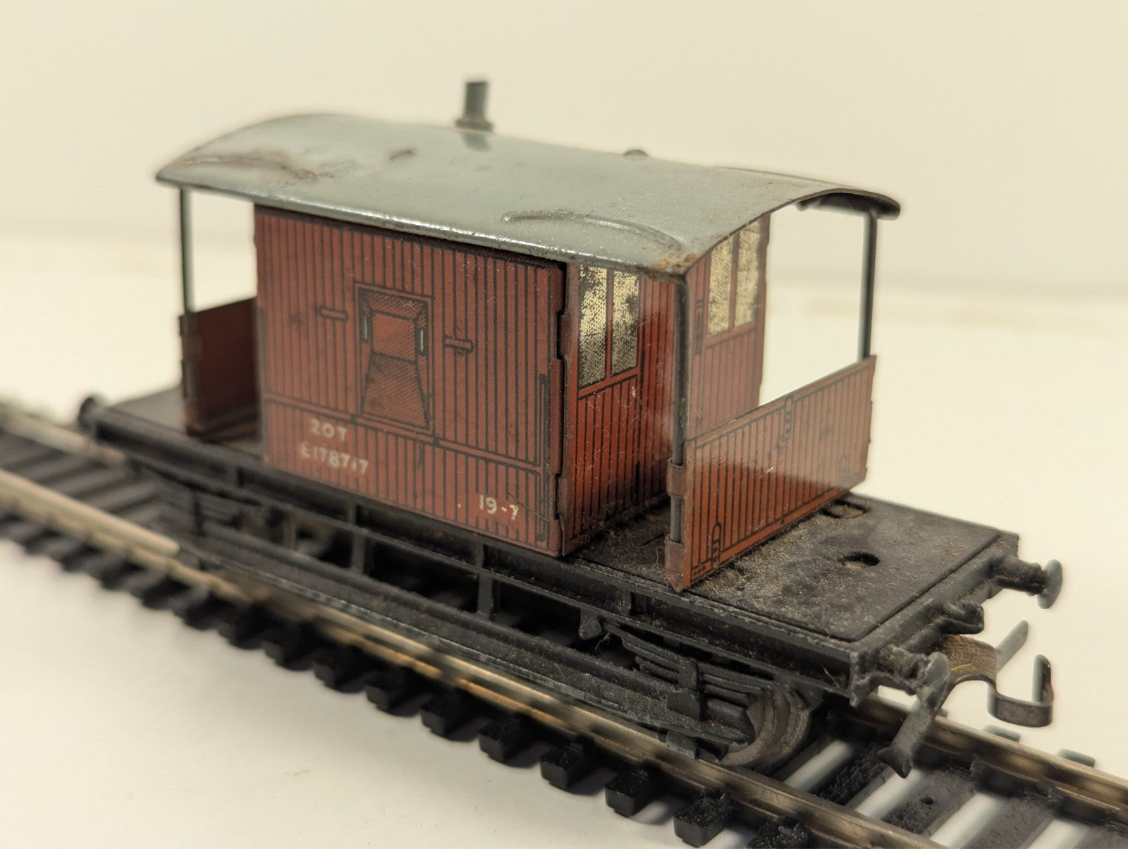 Hornby Dublo OO Gauge 20 Ton Brake Van