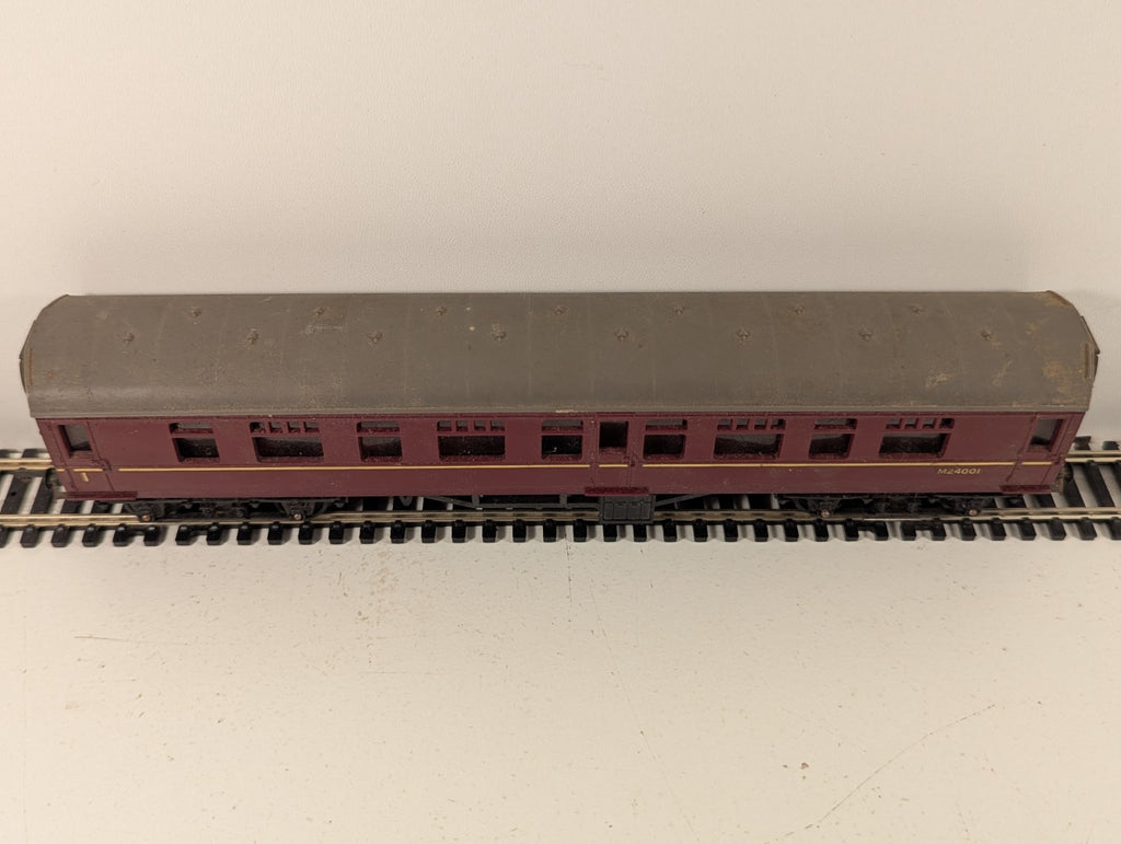 Tri-ang Mainline OO Gauge BR Maroon Composite Coach
