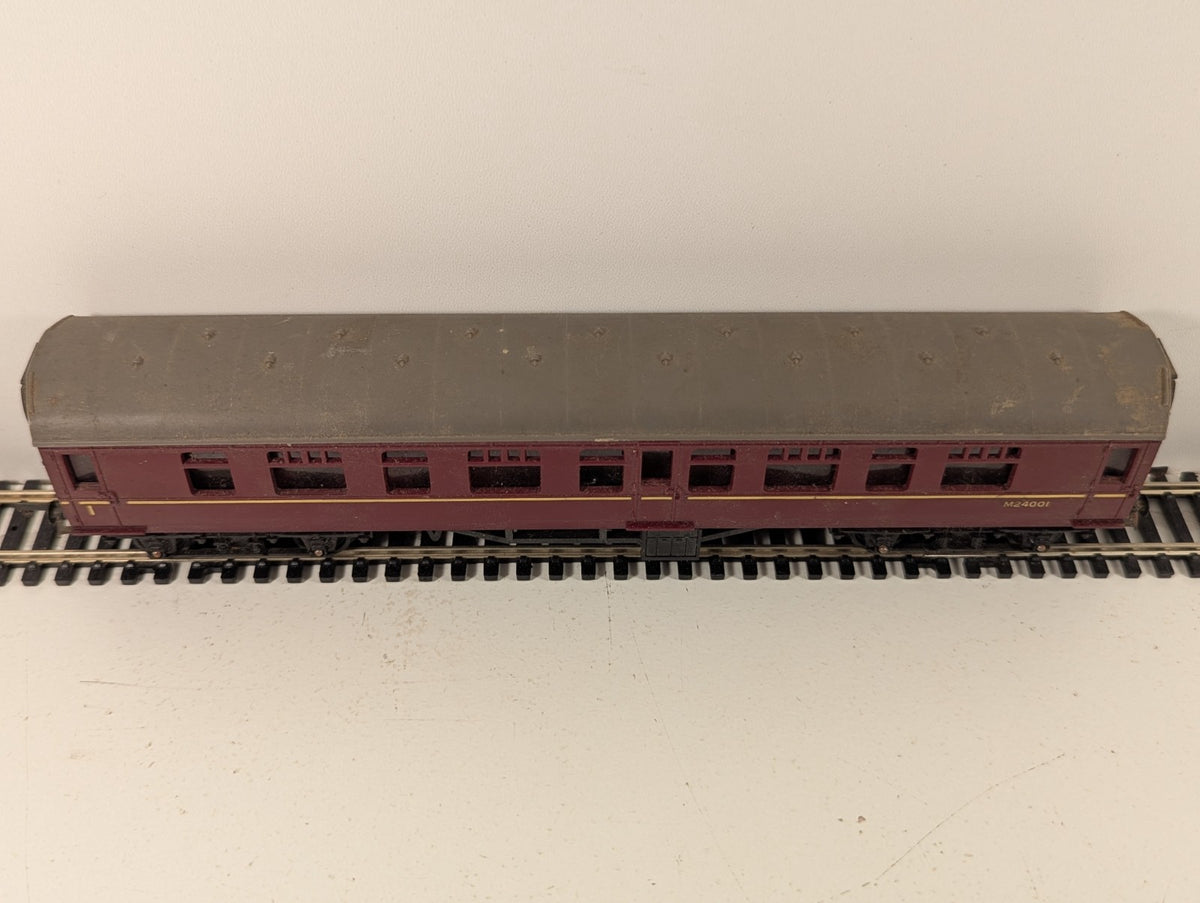 Tri-ang Mainline OO Gauge BR Maroon Composite Coach