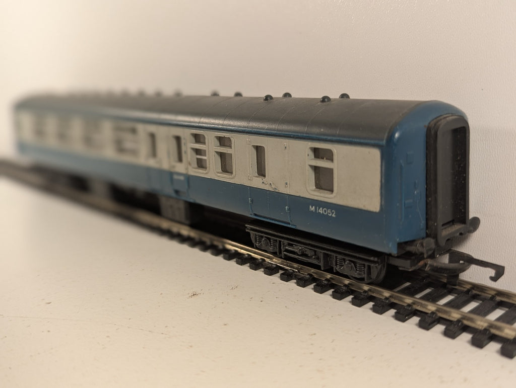 Hornby OO Gauge BR Mk1 Brake Second Corridor (BSK) Passenger Coach