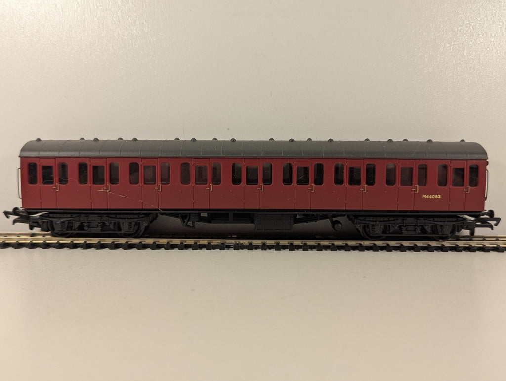 Bachmann OO Gauge 57ft BR Mk1 Suburban Passenger Coach M46083 BR Crimson