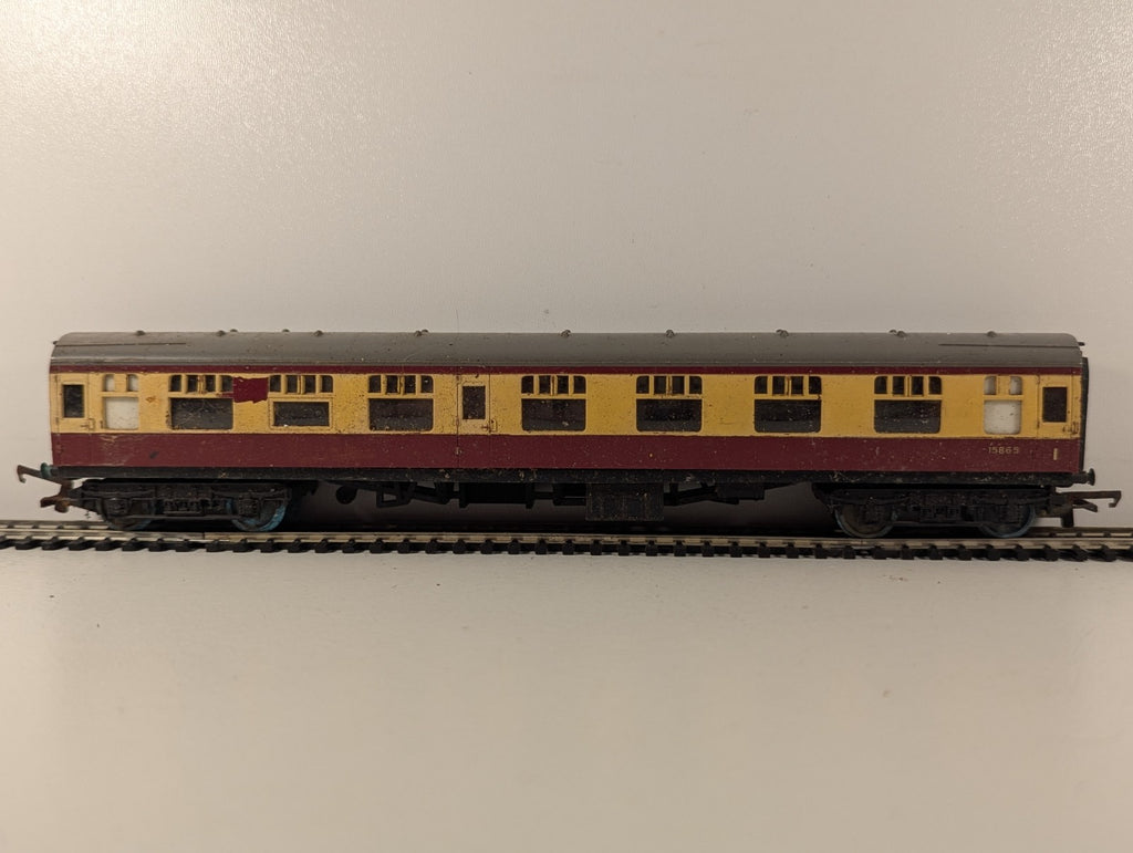 Tri-ang OO Gauge BR Composite Coach Passenger Coach 15865 BR Crimson