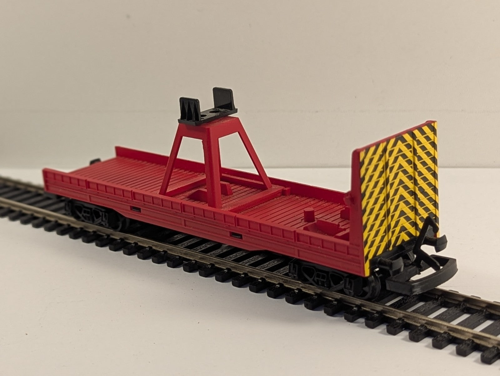 Hornby OO Gauge Bogie Crane Runner Wagon Red