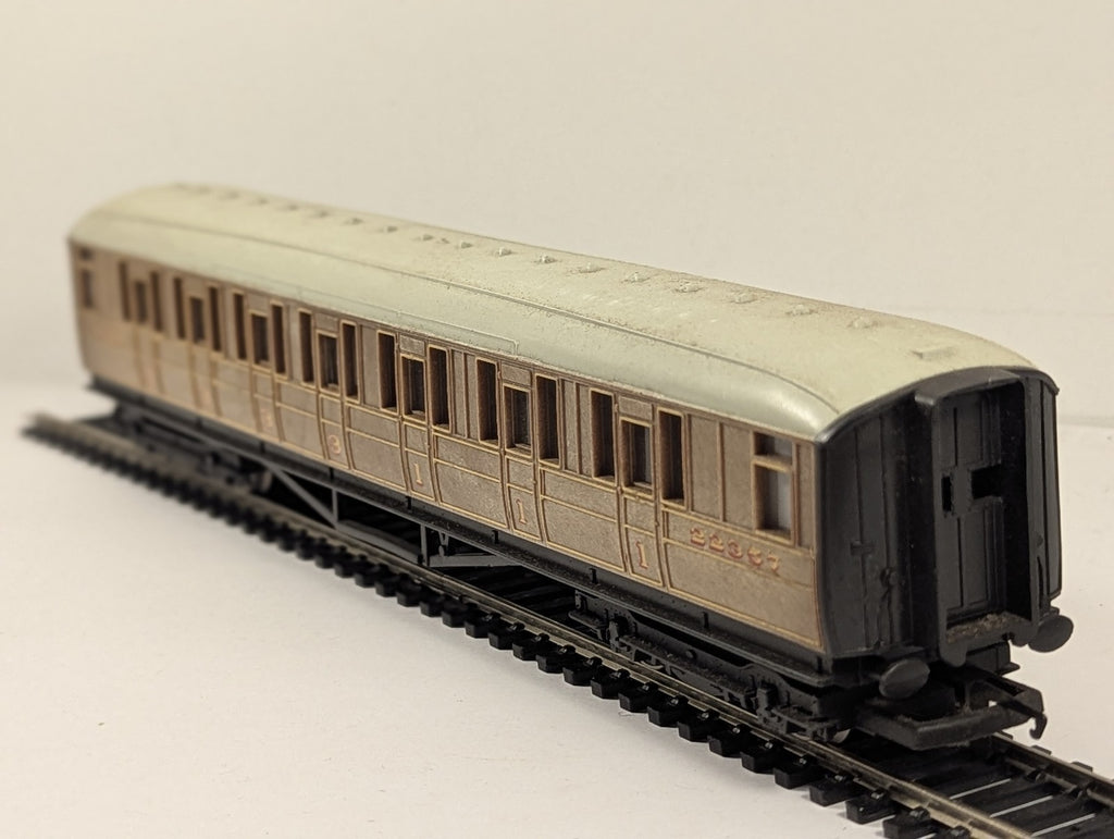 Hornby OO Gauge LNER Gresley Composite Coach Passenger Coach 22357 LNER Teak
