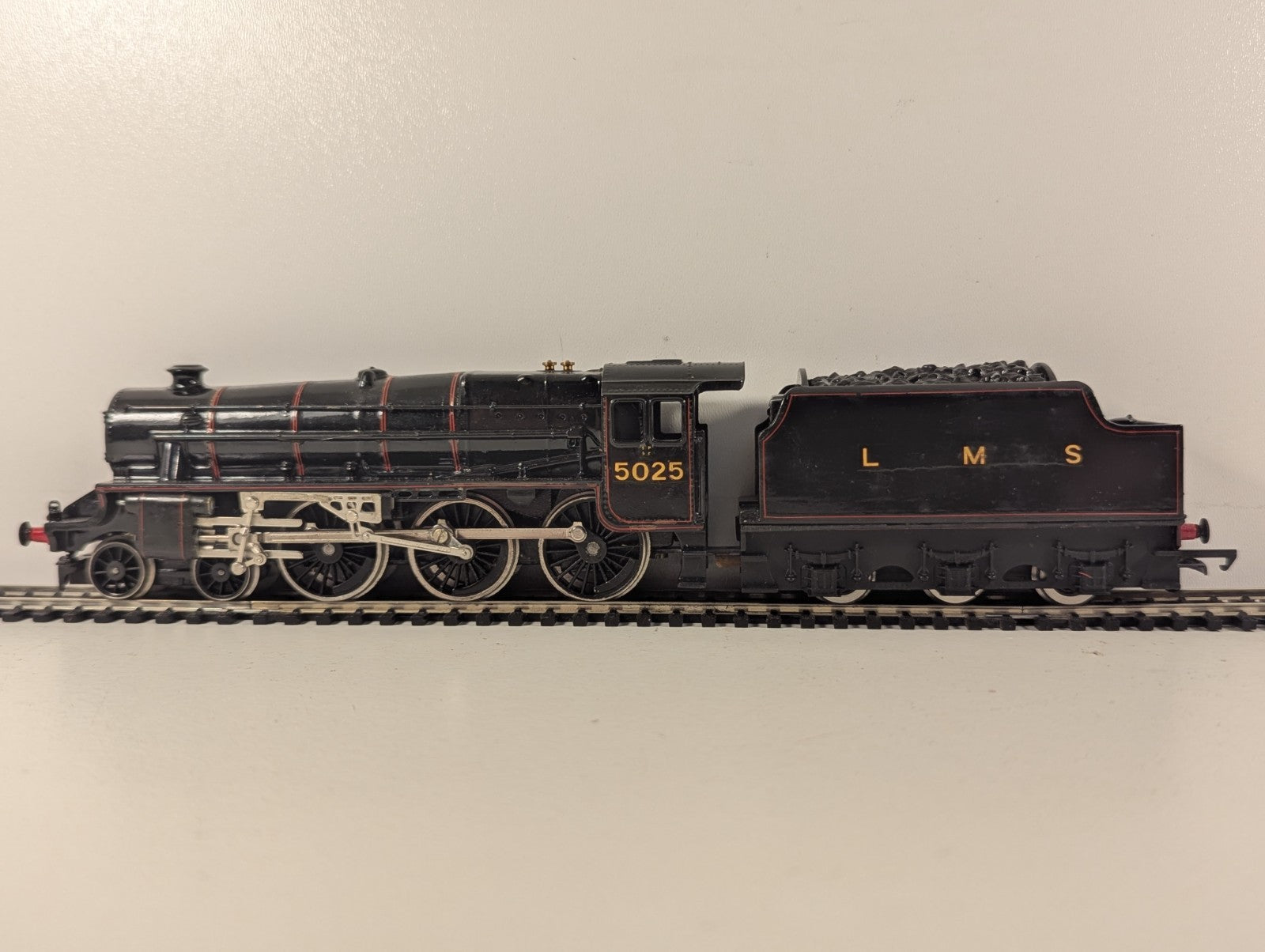 Hornby OO Gauge LMS Class 5 'Black Five' Steam Locomotive 5025 LMS Black