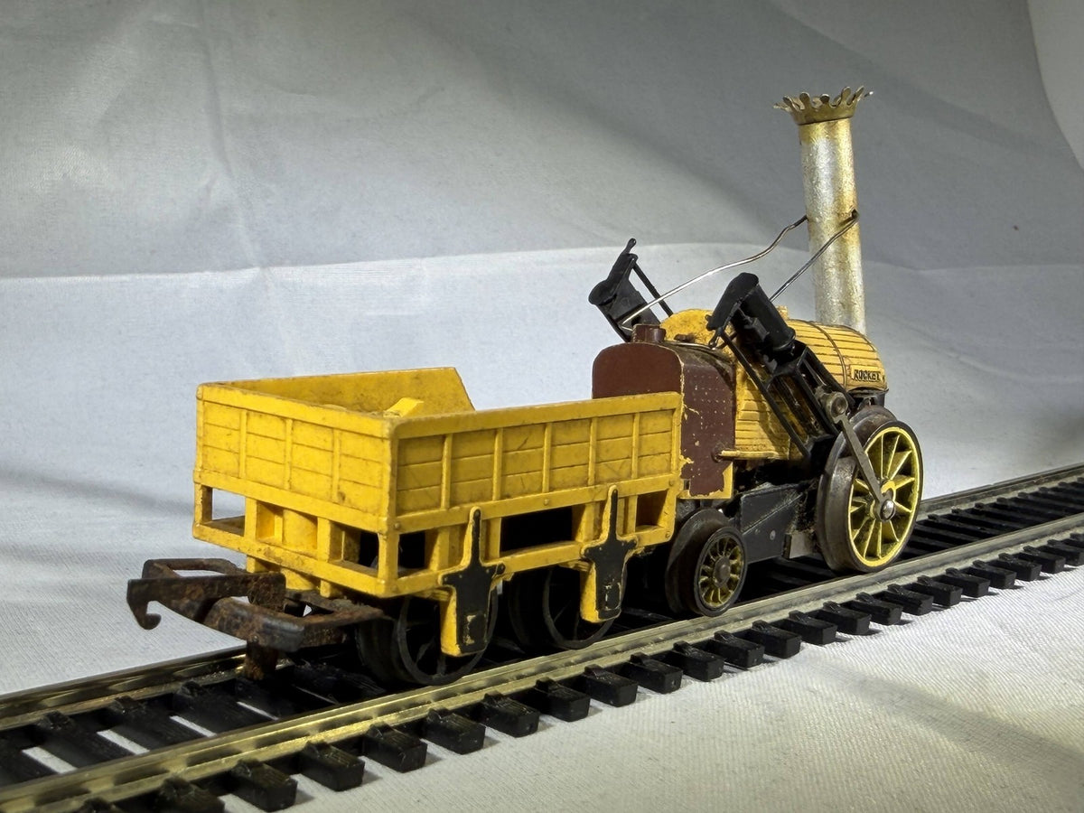 Tri-ang OO Gauge Stephenson's Rocket Steam Locomotive Yellow & Black R.346