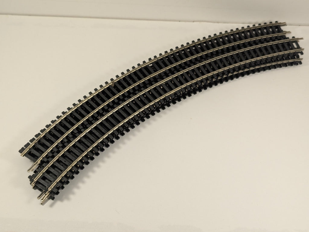 Hornby OO Gauge R607 2nd Radius Double Curve Track
