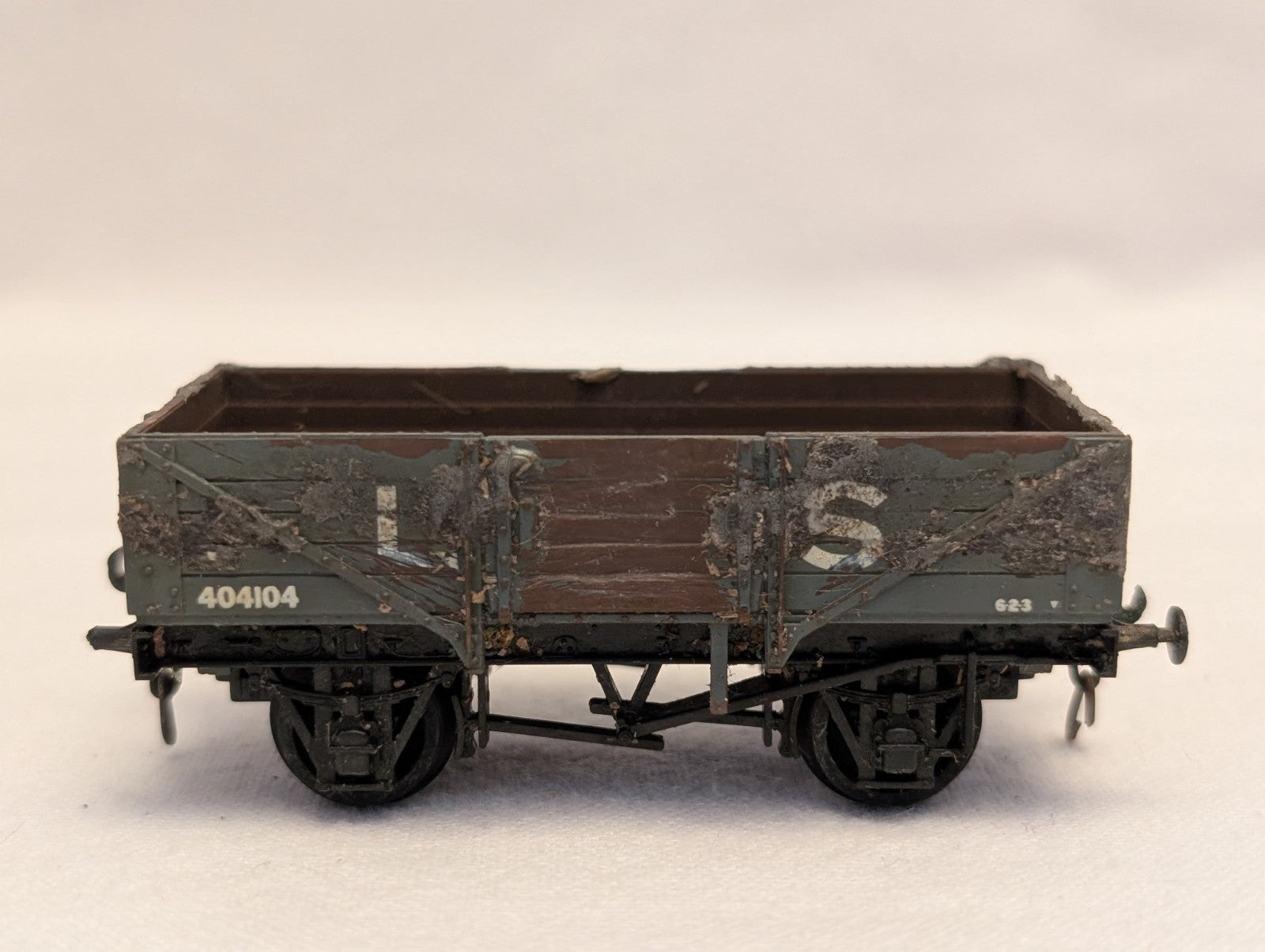 Hornby OO Gauge LMS 5-Plank Open Wagon Goods Wagon 404104 LMS Grey