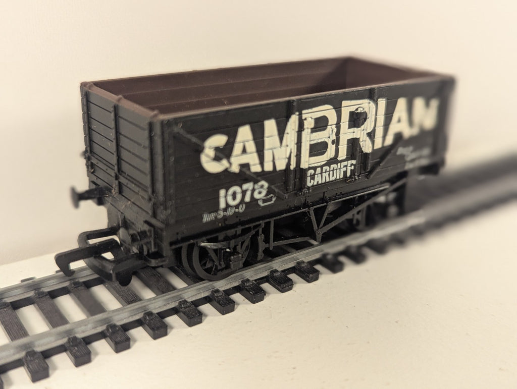 Mainline OO Cambrian Cardiff 7 Plank Wagon 1078