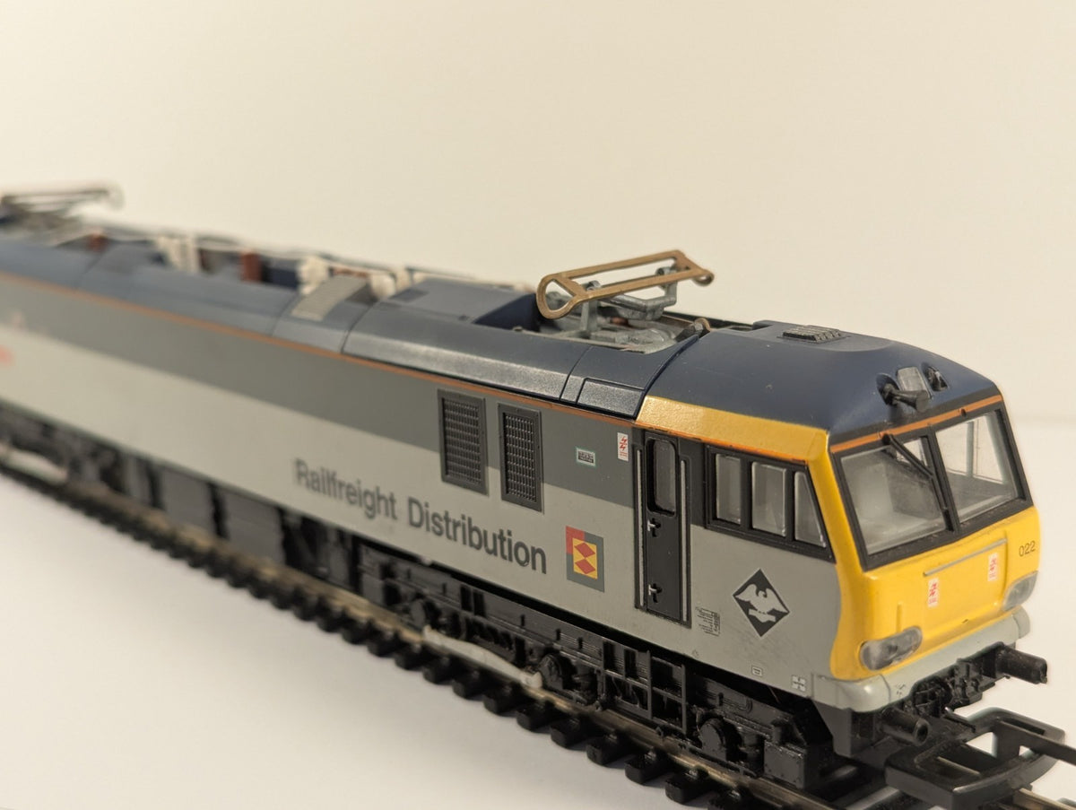 Hornby OO Gauge Class 92 Electric Locomotive Charles Dickens