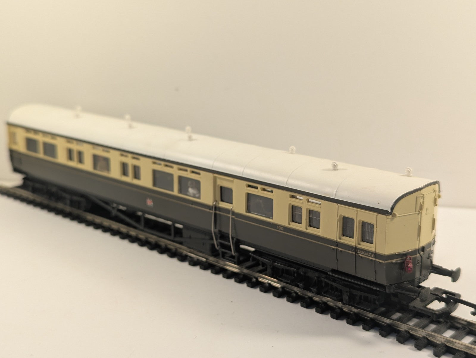 Hornby OO Gauge GWR Autocoach No. 190 - Missing Buffer