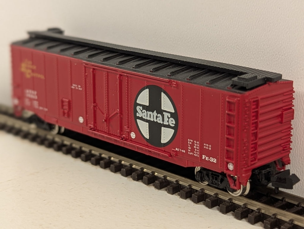Bachmann N Gauge Santa Fe 50ft Plug Door Box Car