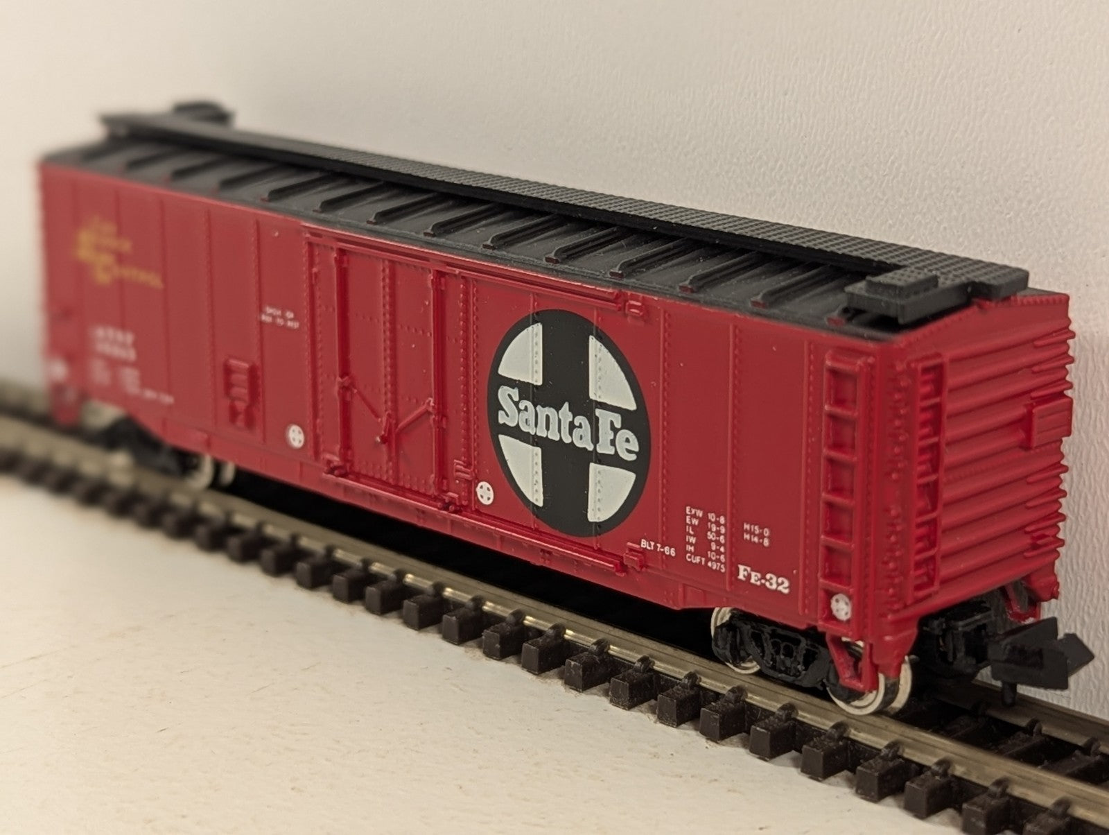 Bachmann N Gauge Santa Fe 50ft Plug Door Box Car