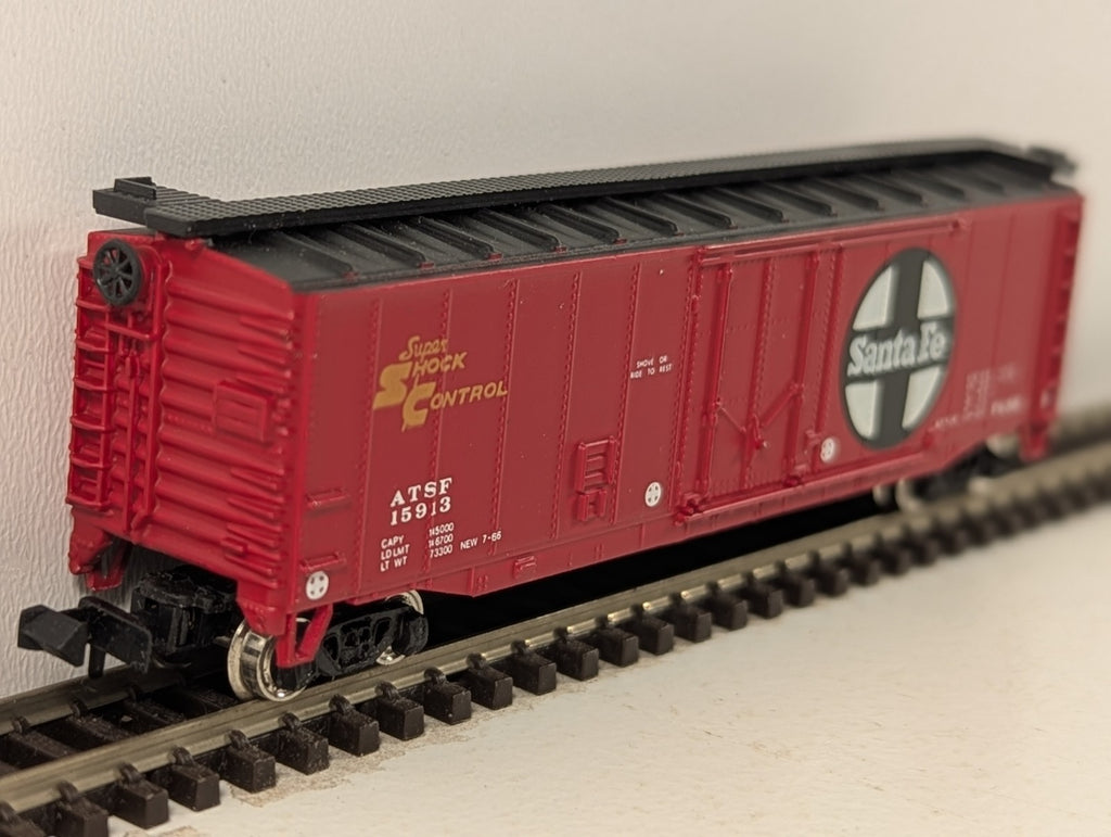 Bachmann N Gauge Santa Fe 50ft Plug Door Box Car