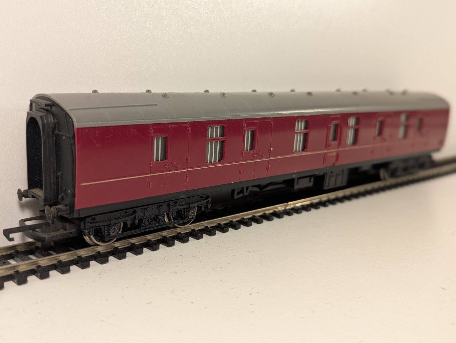 Hornby R4619 BR Mk1 Full Brake Coach BR Maroon