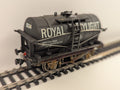 Mainline 37-134 Tank Wagon“Royal Daylight Paraffin” Weathered Missing Coupling