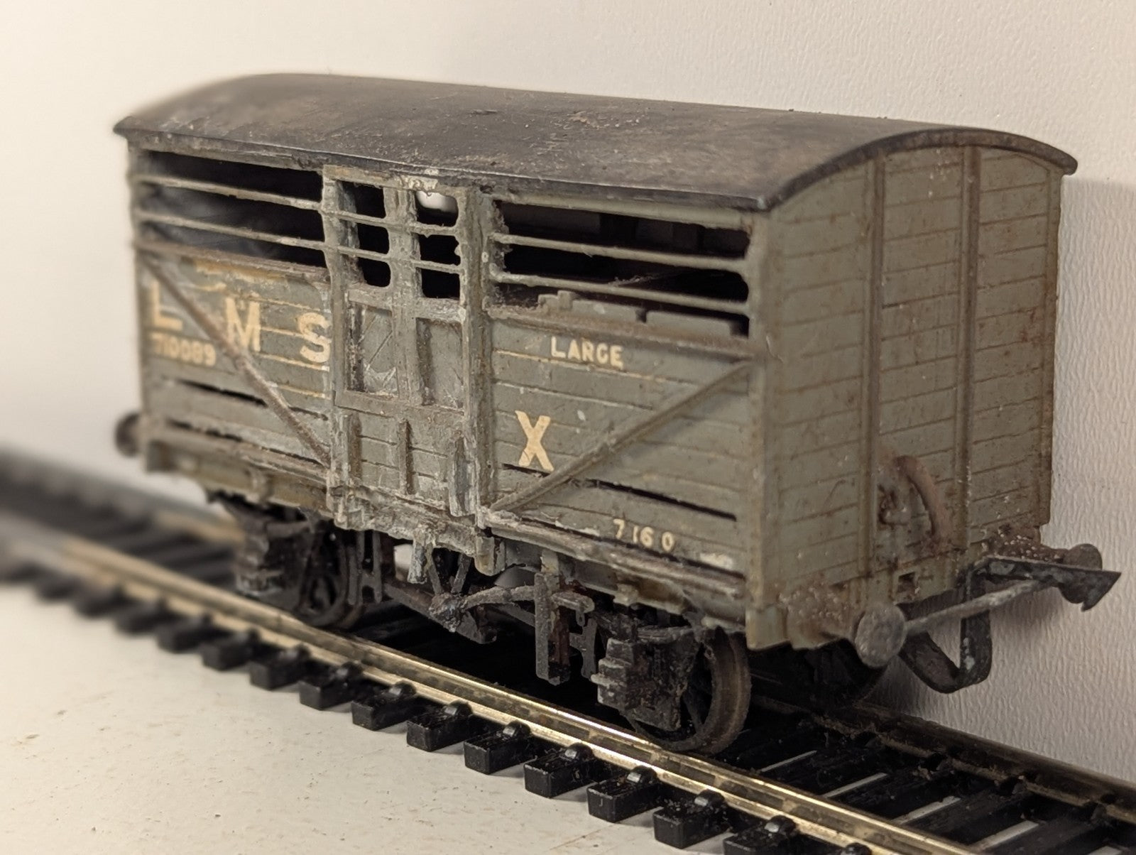 Kit Built OO Gauge LMS Large Cattle Van Cattle Wagon 710043 LMS Grey