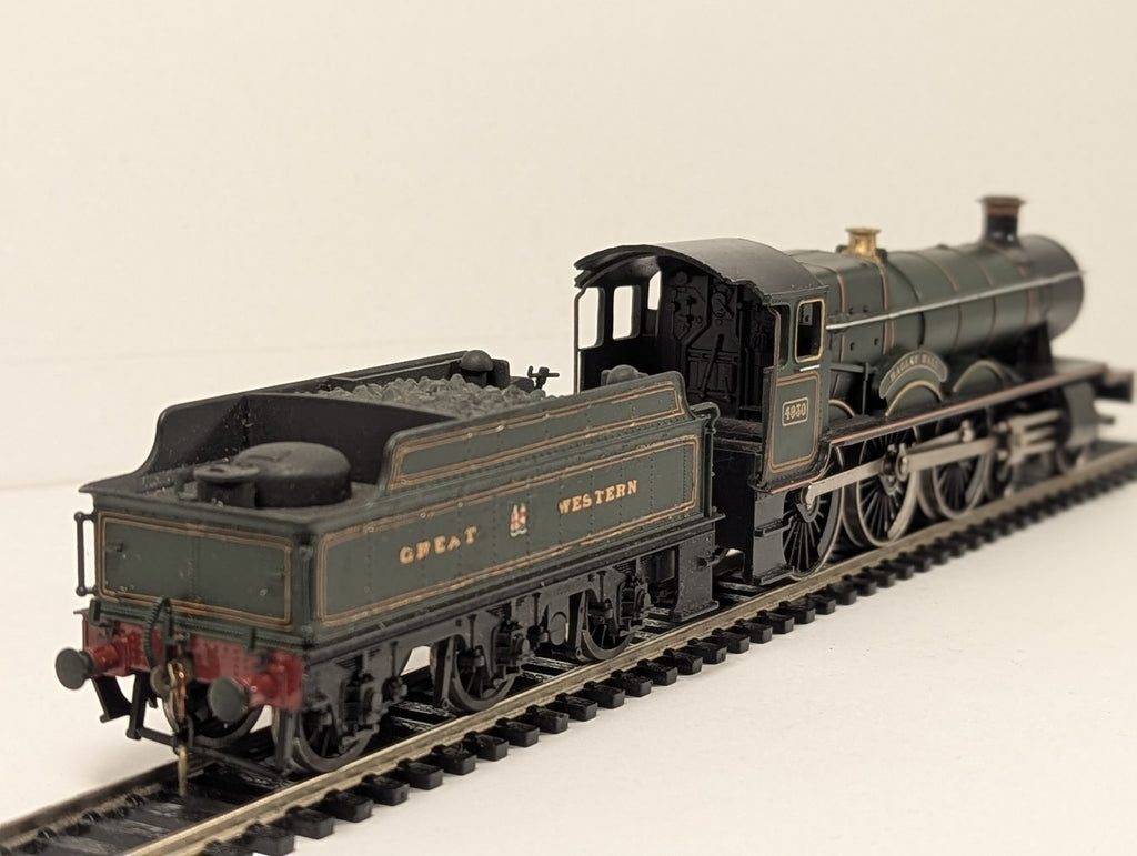 Mainline OO Gauge GWR 4900 Hall Class 4-6-0 4930 'Hagley Hall' Steam Locomotive