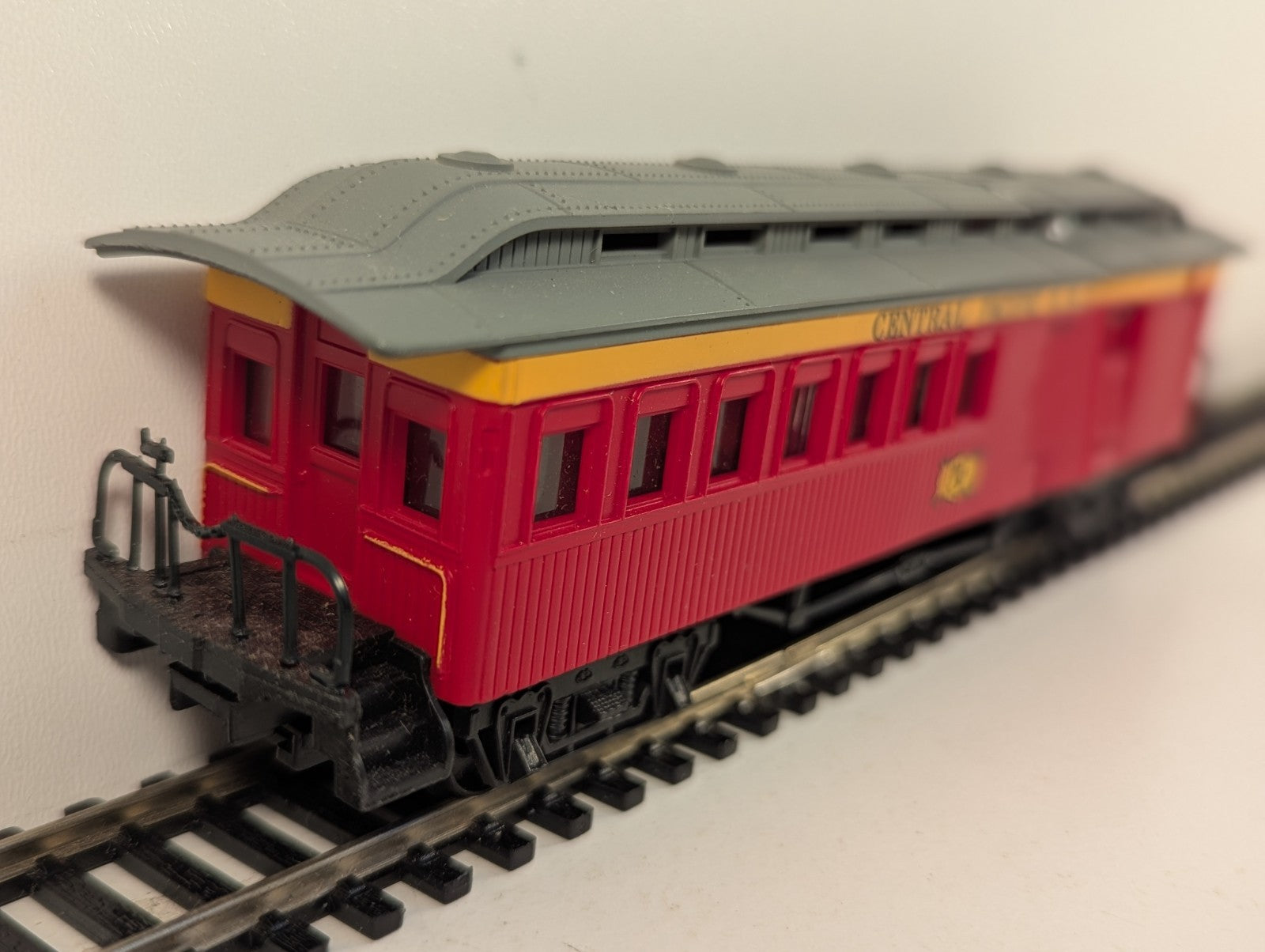 Bachmann HO Scale 47' Old-Time Combine Coach - Central Pacific Railroad