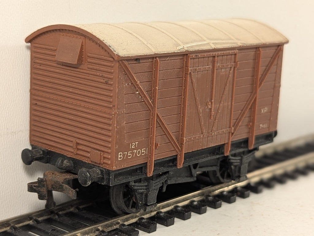 Hornby Dublo OO Gauge BR 12T Ventilated Van Goods Wagon B757051 BR Bauxite 4315