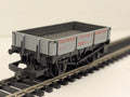Hornby 37-930 3 Plank Wagon 'The Patent Victoria Stone Co.' finished in Grey liv