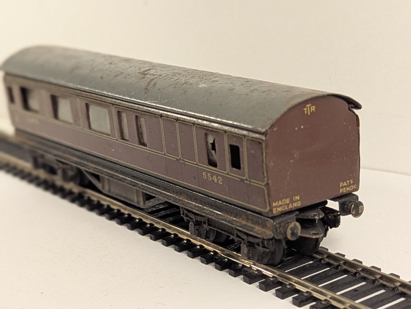 Trix Express TTR HO Gauge LMS Passenger Coach - Missing Couplings