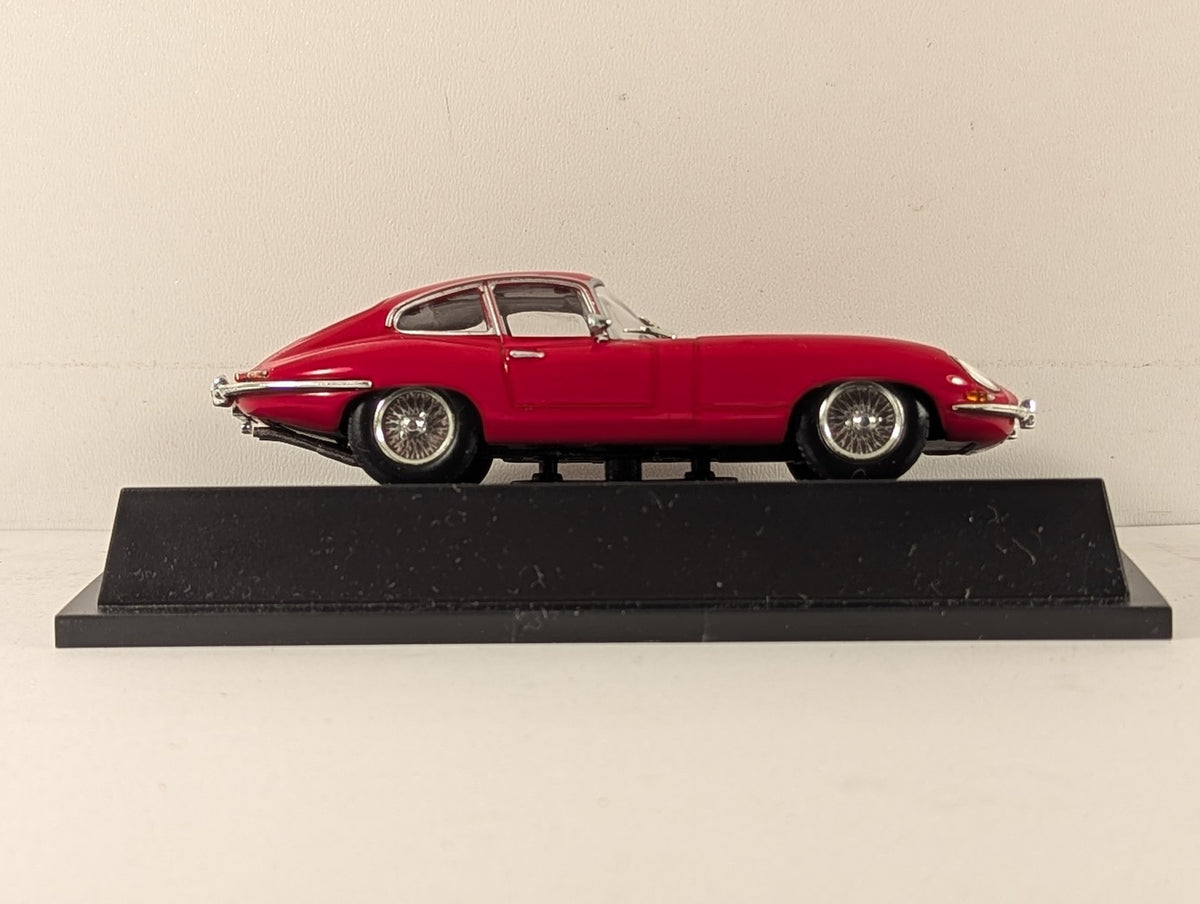 Amercom 1:43 Scale Jaguar E-Type Die-cast Model 77 RW Red