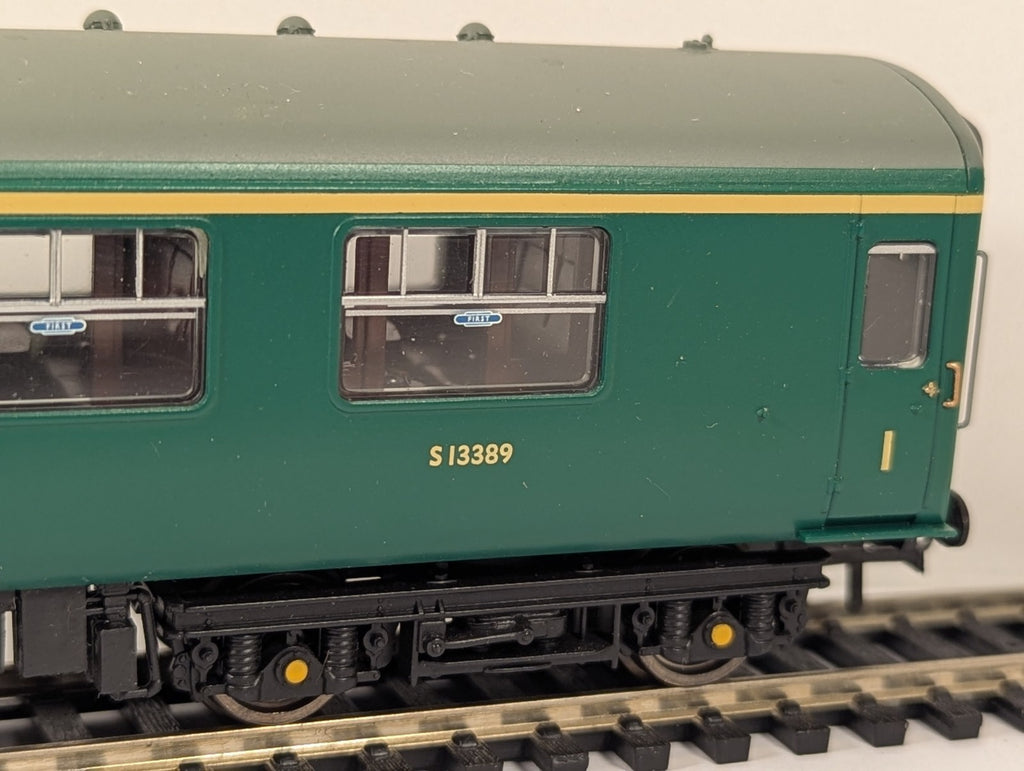 Bachmann 39-333 OO Gauge BR Mk2 FK Corridor First Class Coach BR(S) Green