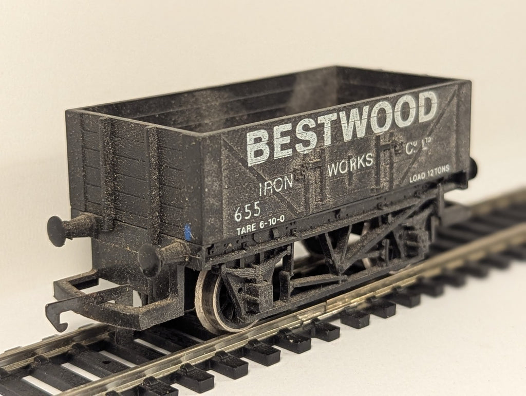 Hornby R009-020 OO Gauge Bestwood Iron Works 5 Plank Wagon weathered