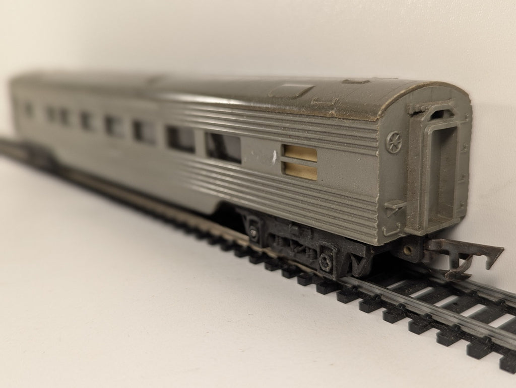 Tri-ang OO Gauge Transcontinental Passenger Coach Silver R.24
