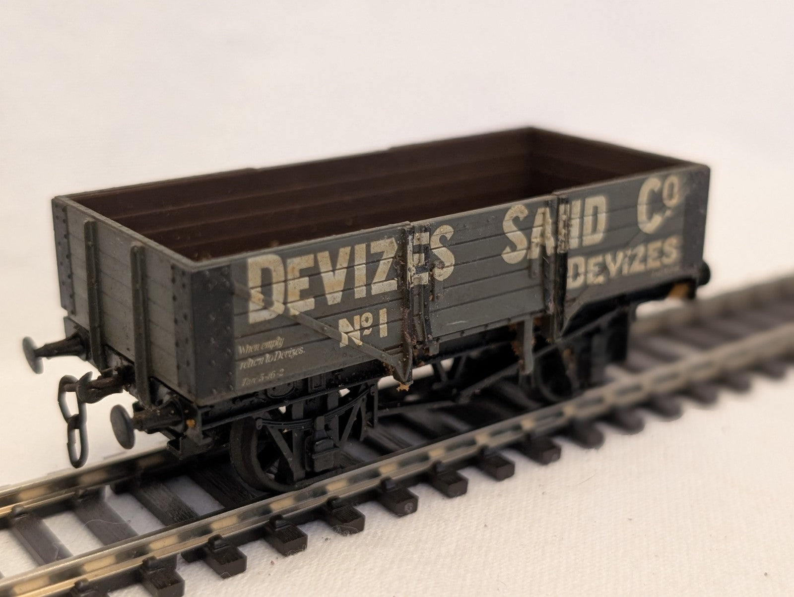 Airfix OO Gauge Devizes Sand Co 7-Plank Open Wagon 1 Devizes Sand Co