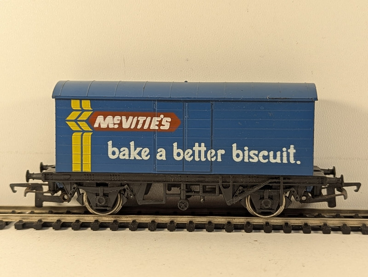 Hornby OO Gauge McVitie's Ventilated Box Van Goods Wagon McVitie's Blue R010
