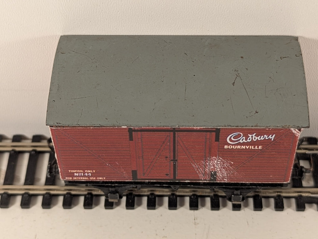 Hornby OO Gauge Cadbury Ventilated Box Van – Scratched Decal