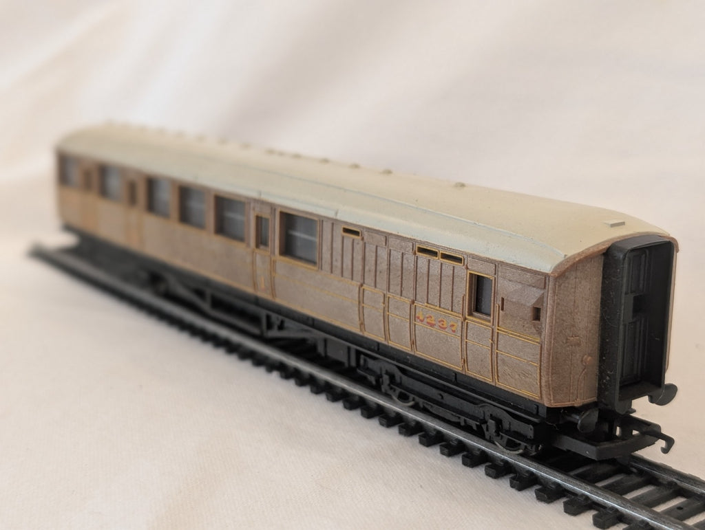 Hornby R478 OO Gauge LNER Brake Composite Coach