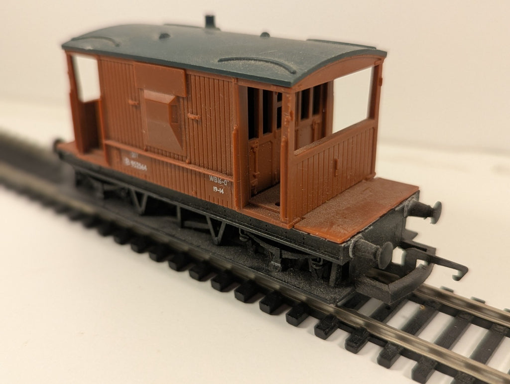 Hornby British Railways (BR) 20-Ton Brake Van – B952564
