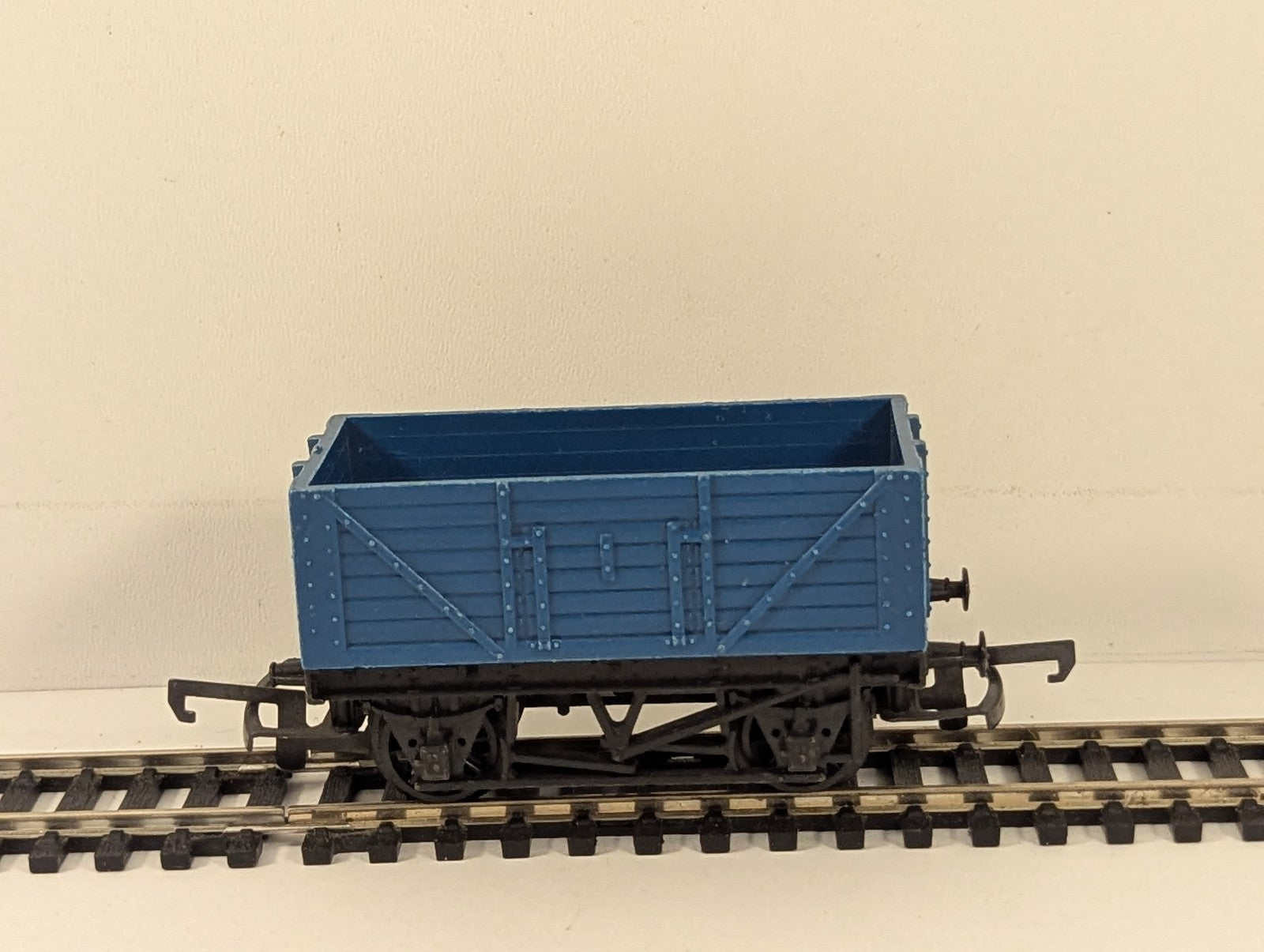 Hornby OO Gauge 5-Plank Open Wagon Goods Wagon Blue