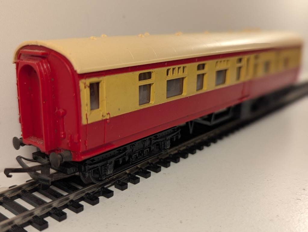 Tri-ang OO Gauge BR Mk1 Composite Coach Passenger Coach BR Crimson