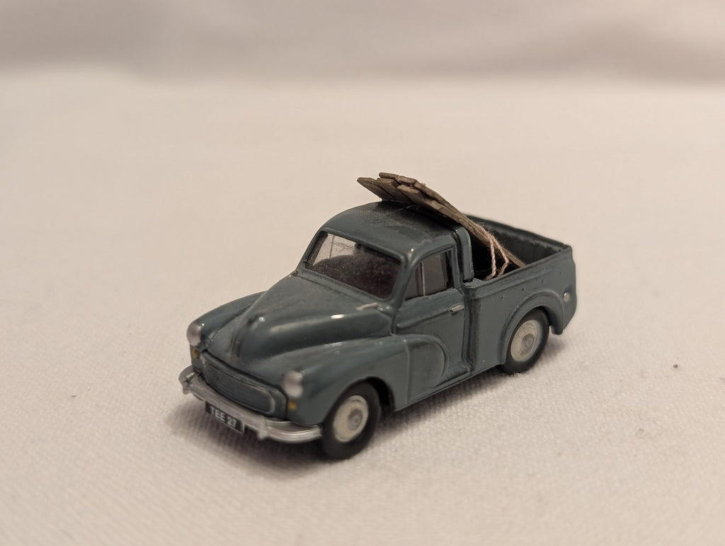 Classix OO Gauge Morris Minor Pick-Up Die-cast Vehicle TEE 27 Grey