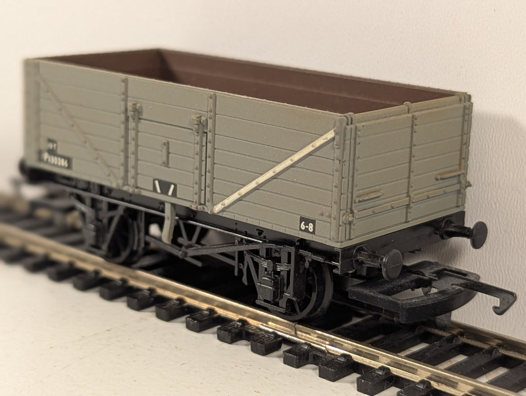 Airfix GMR 54366 7-Plank Wagon BR Grey