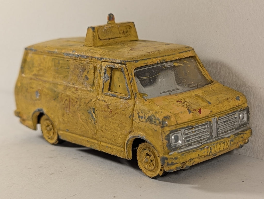 Dinky Toys 1:43 Bedford Van Die-cast Van VAM 27K Yellow