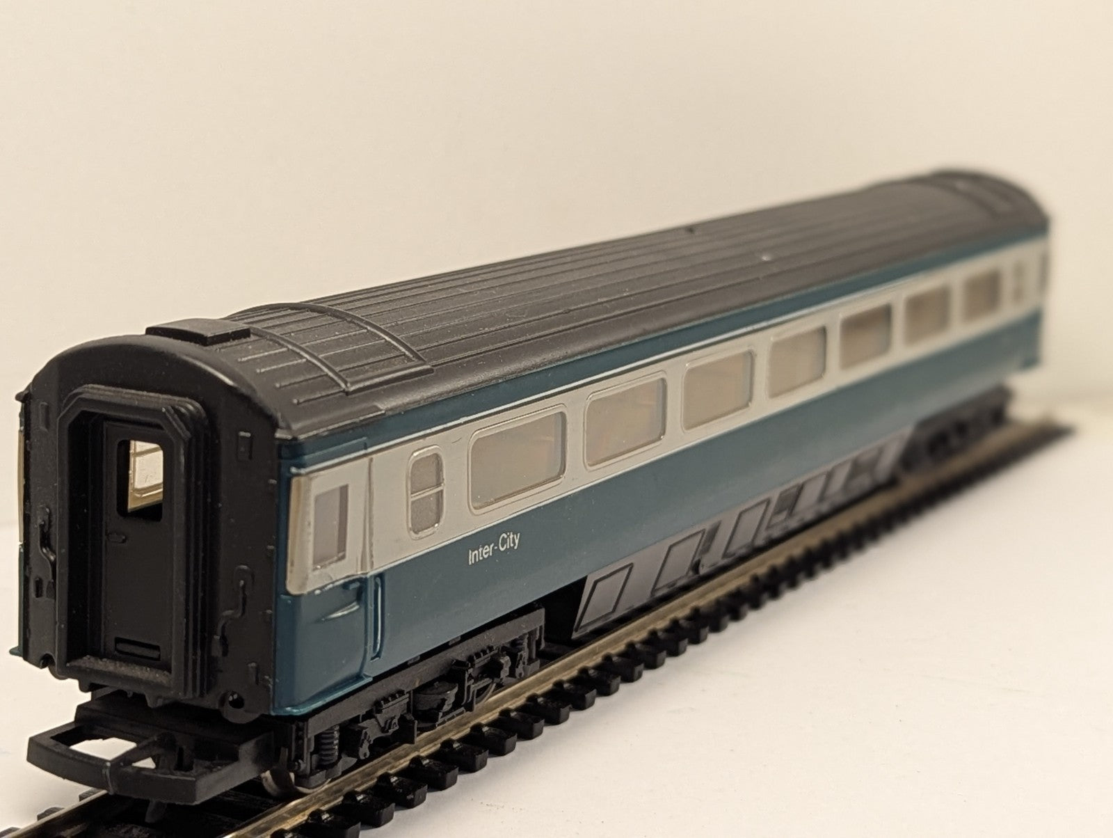 Hornby OO Gauge BR Inter-City Mk3 Passenger Coach