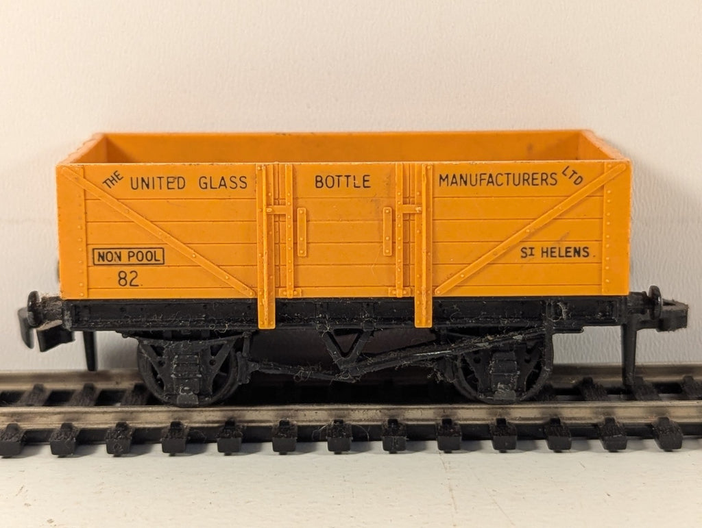 Hornby Dublo 4660 United Glass Bottle Manufacturers 5 Plank Open Wagon OO Gauge