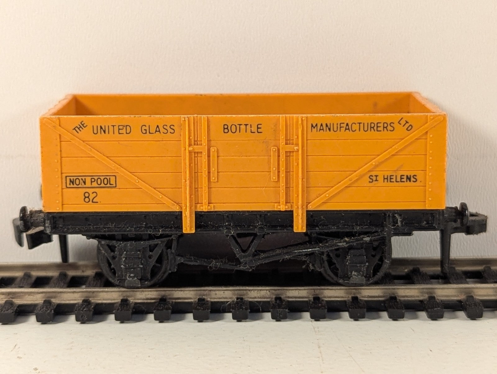 Hornby Dublo 4660 United Glass Bottle Manufacturers 5 Plank Open Wagon OO Gauge