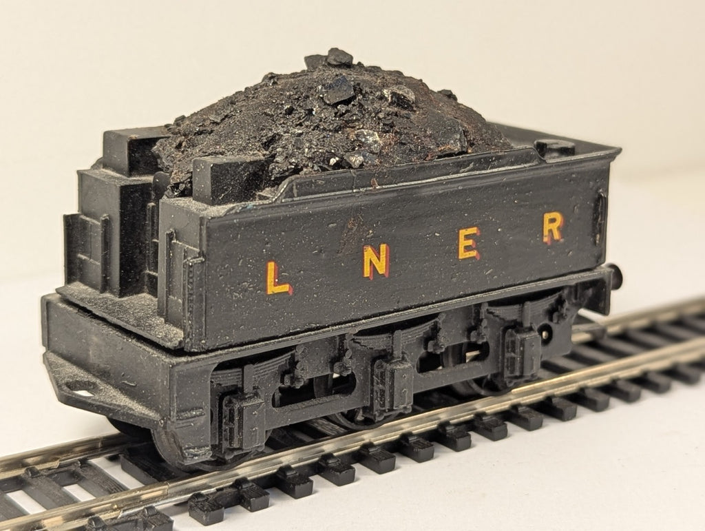 Mainline Class 2P 4-4-0 Steam Locomotive 40568 BR Black OO Gauge