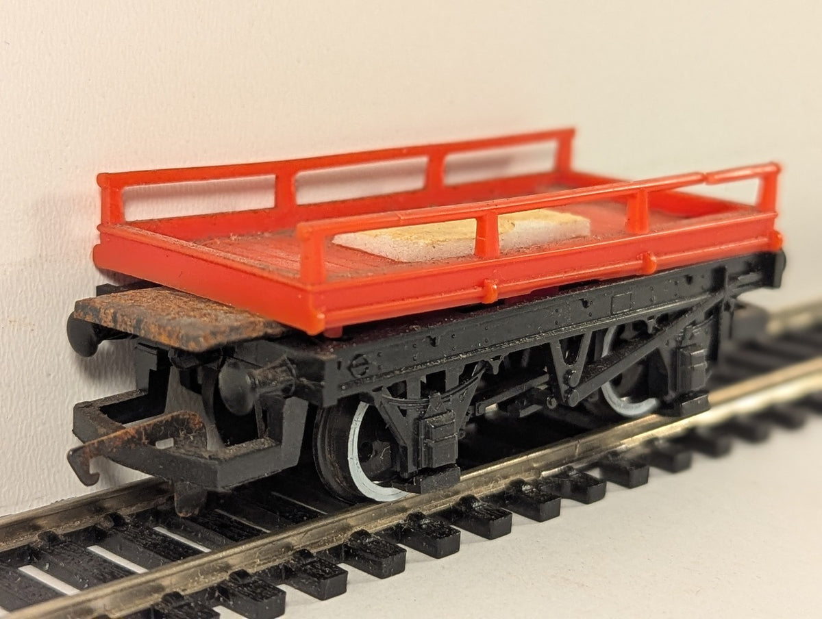 Hornby OO Gauge Low Sided Wagon Goods Wagon Red and Black