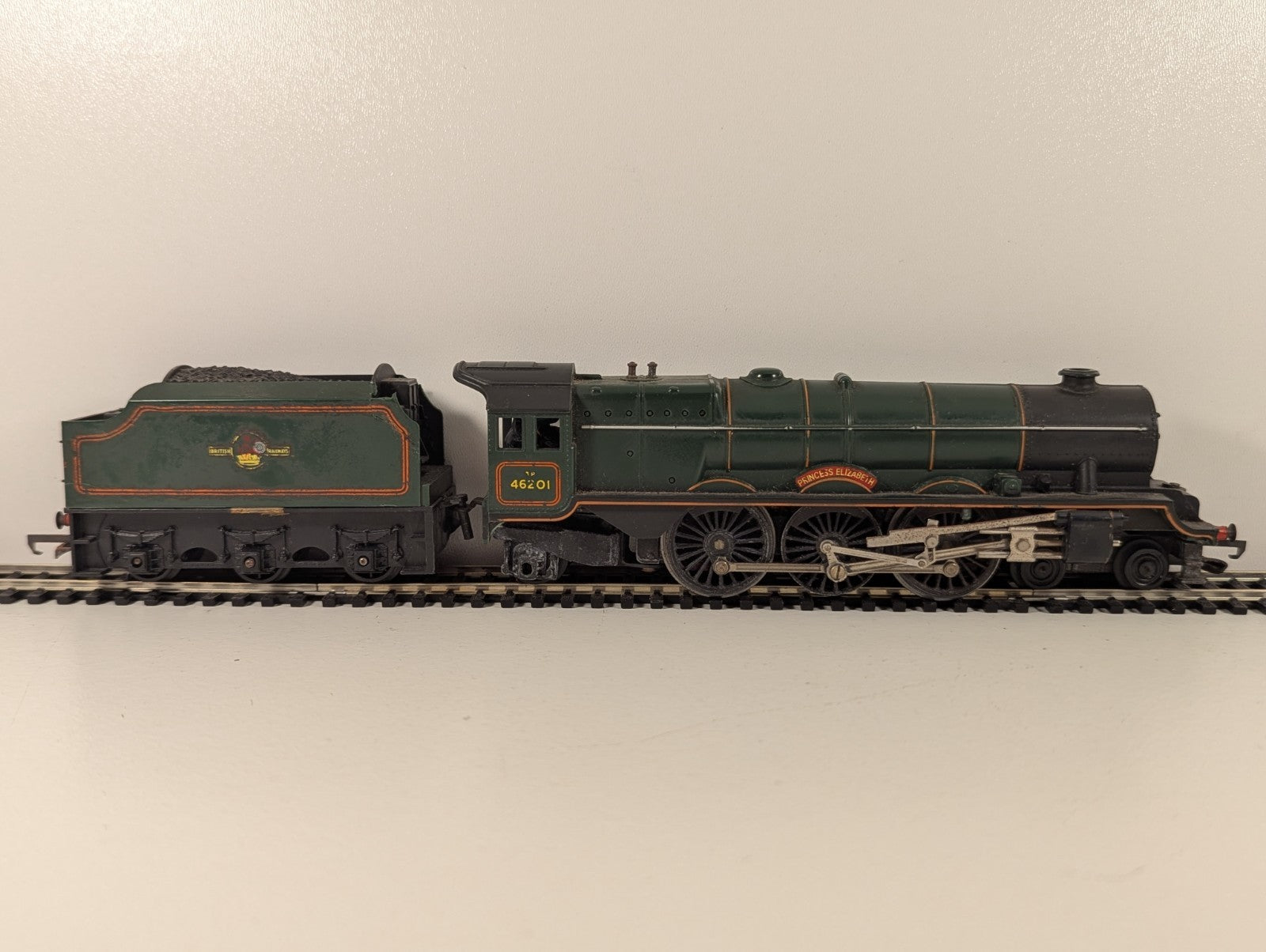 Tri-ang R386 OO Gauge LMS Coronation Class 46201 “Princess Elizabeth” – BR Green